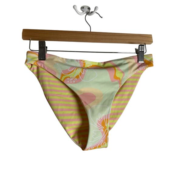 Roxy Girl’s Hibiscus Stripe Print Reversible Two Piece Bikini Swimsuit Set 16 - Picture 4 of 13